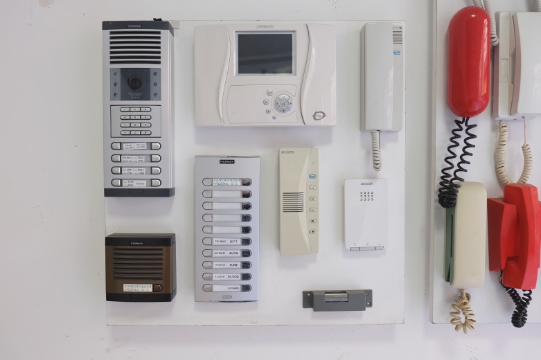 Instalrapid Vallès S.L., Mollet del Vallès,vídeo porteros digitales para comunidades vecinos,instalación y reparación, taller propio