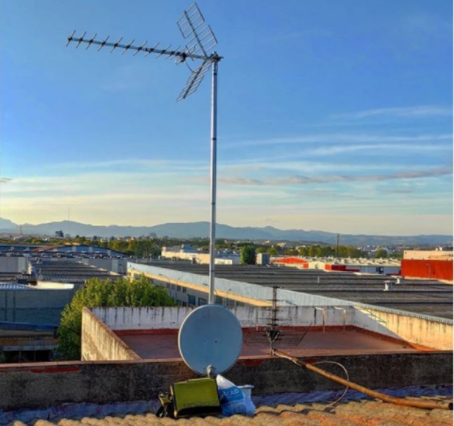 Antenas tv exterior TDT y parabólica satélite reparar y actualizar por Instalrapid Vallès, Barcelona